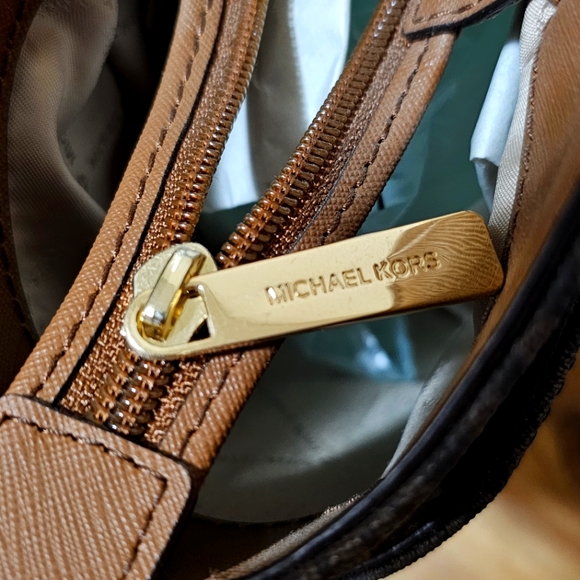 Michael Kors Jet Set Travel Large Shoulder Bag